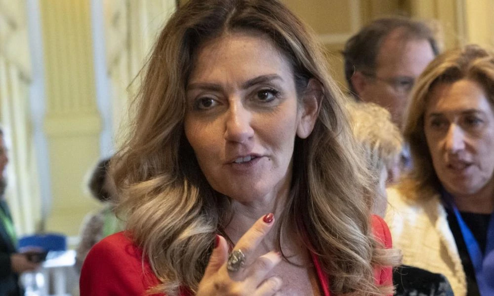 Αυτή είναι η πρόσφυγας από το Κουρδιστάν με την αντιμεταναστευτική ατζέντα που διεκδικεί την πρωθυπουργία της Ολλανδίας